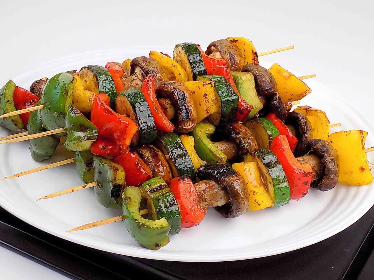 Szaszłyki warzywne: Przepisy, marynaty i sekrety grillowania