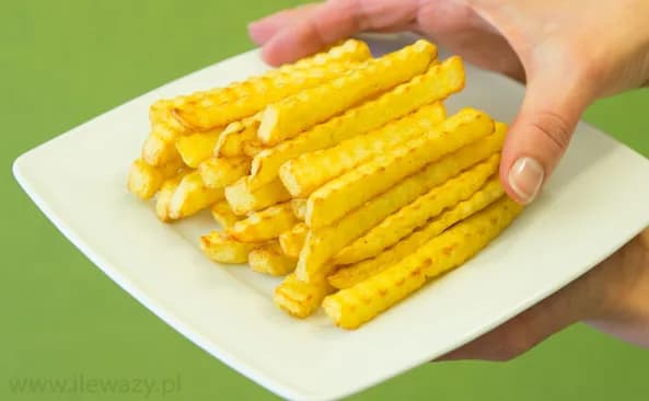 Ile kalorii mają frytki? Sprawdź porównanie i zdrowsze alternatywy